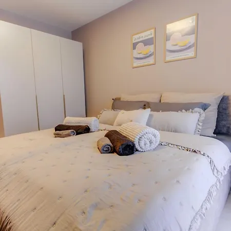 Daire By The Lakeside