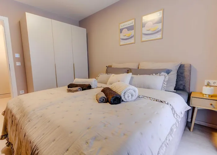 Apartament By The Lakeside
